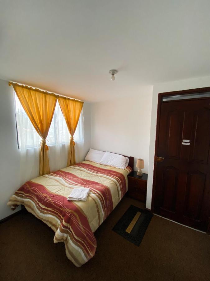 Hostal La Terraza - Roof Terrace Overlooking The North And Historic Centre Quito Exterior foto