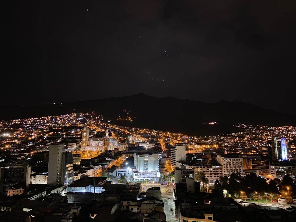 Hostal La Terraza - Roof Terrace Overlooking The North And Historic Centre Quito Exterior foto