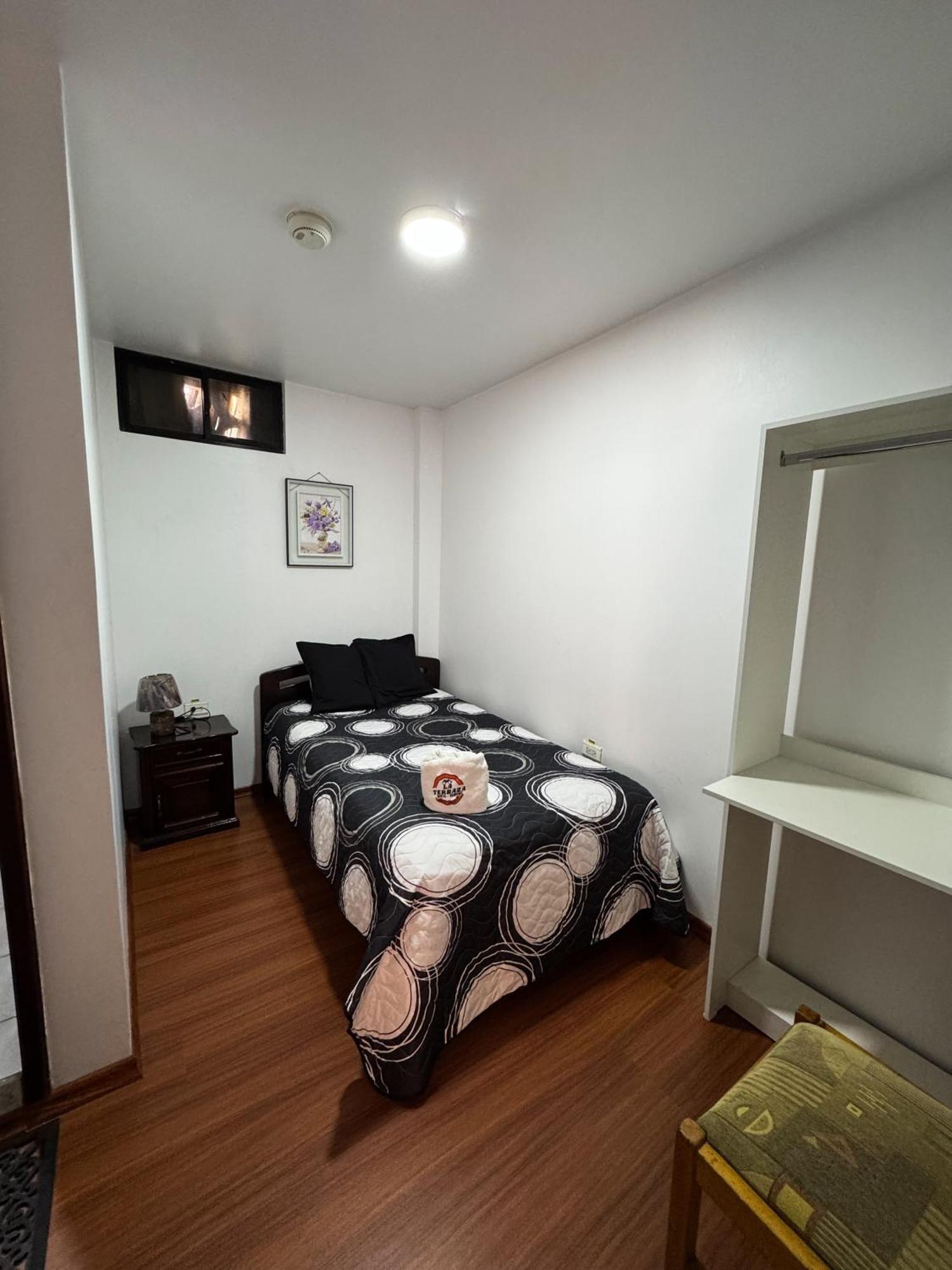 Hostal La Terraza - Roof Terrace Overlooking The North And Historic Centre Quito Exterior foto